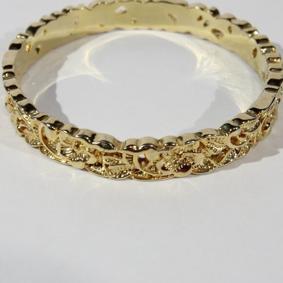 Gold Plated Hawaiian Plumeria and Cut-In Scroll Design Bracelet - Picture 5 of 8